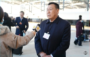 住遼全國政協委員劉鳳之接受媒體采訪
